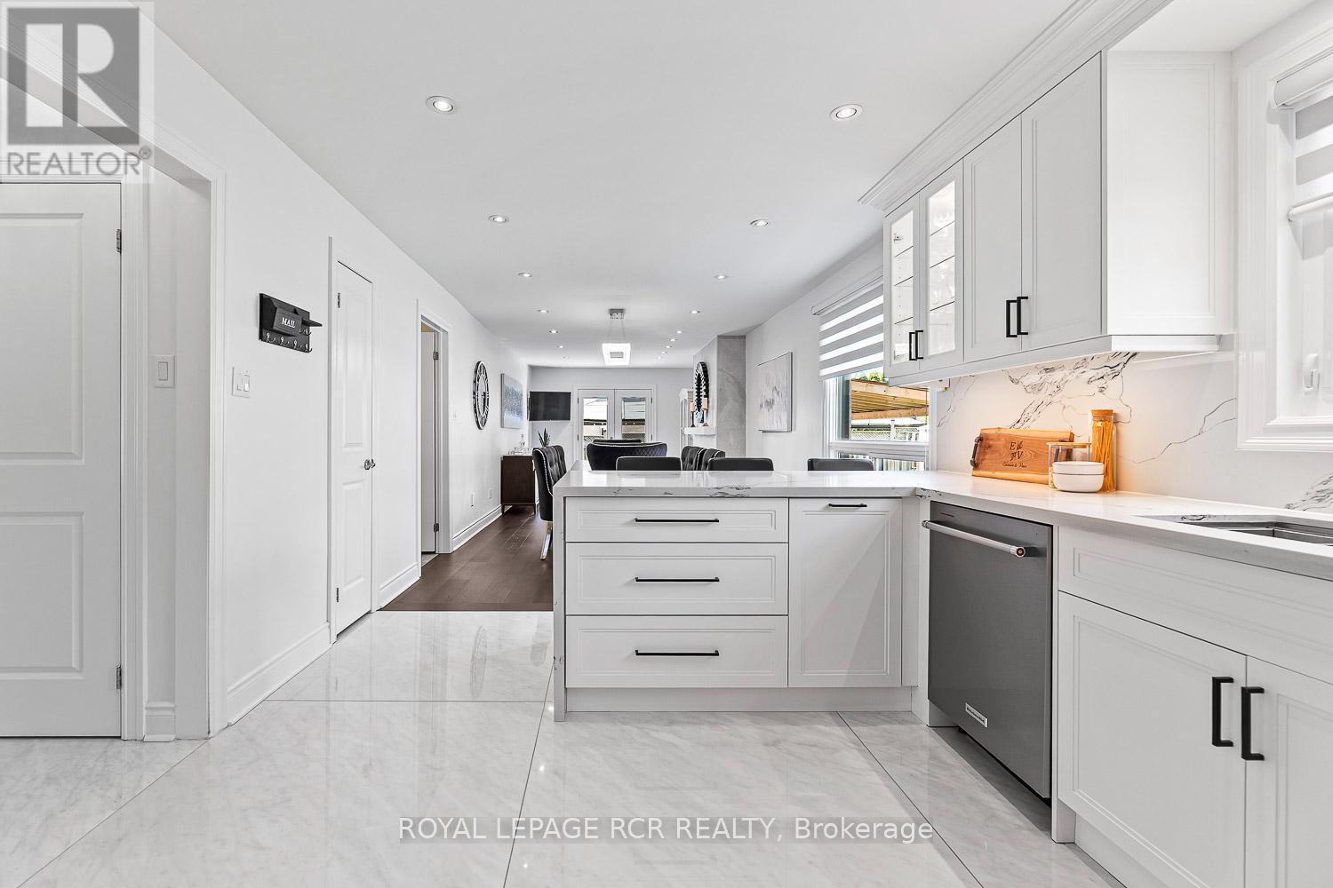 44 Fountainbridge Drive, Caledon, Ontario  L7E 1N4 - Photo 9 - W12913724