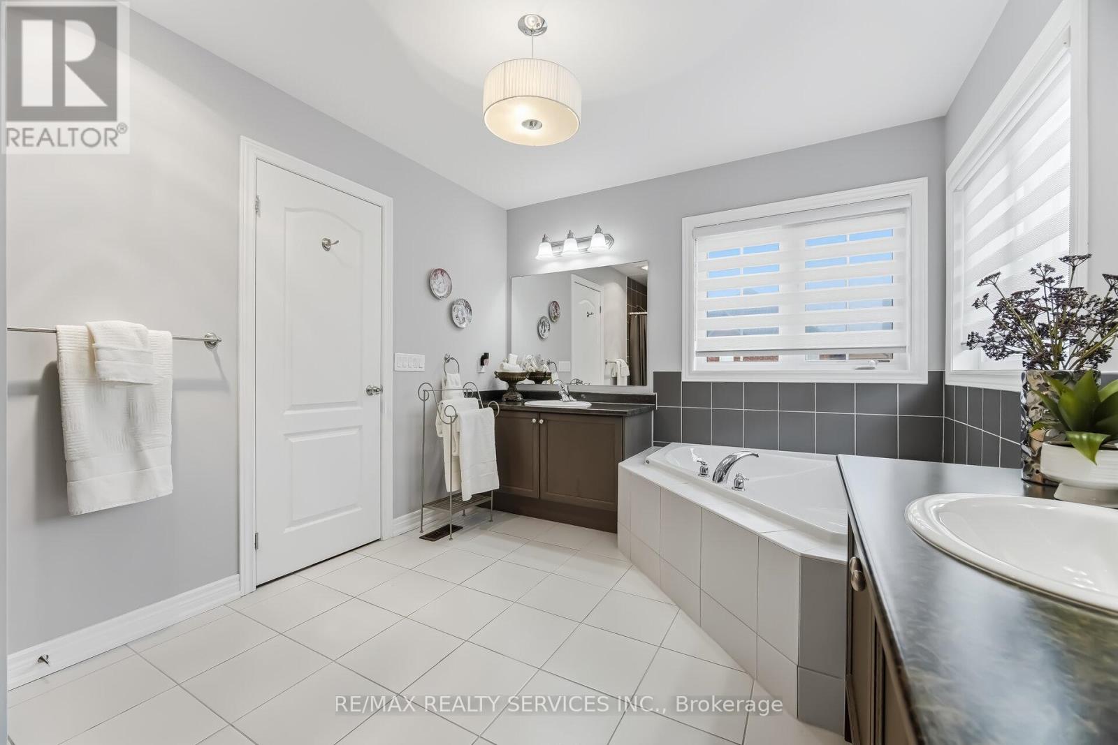 93 Learmont Avenue, Caledon, Ontario  L7C 3R4 - Photo 33 - W12913748