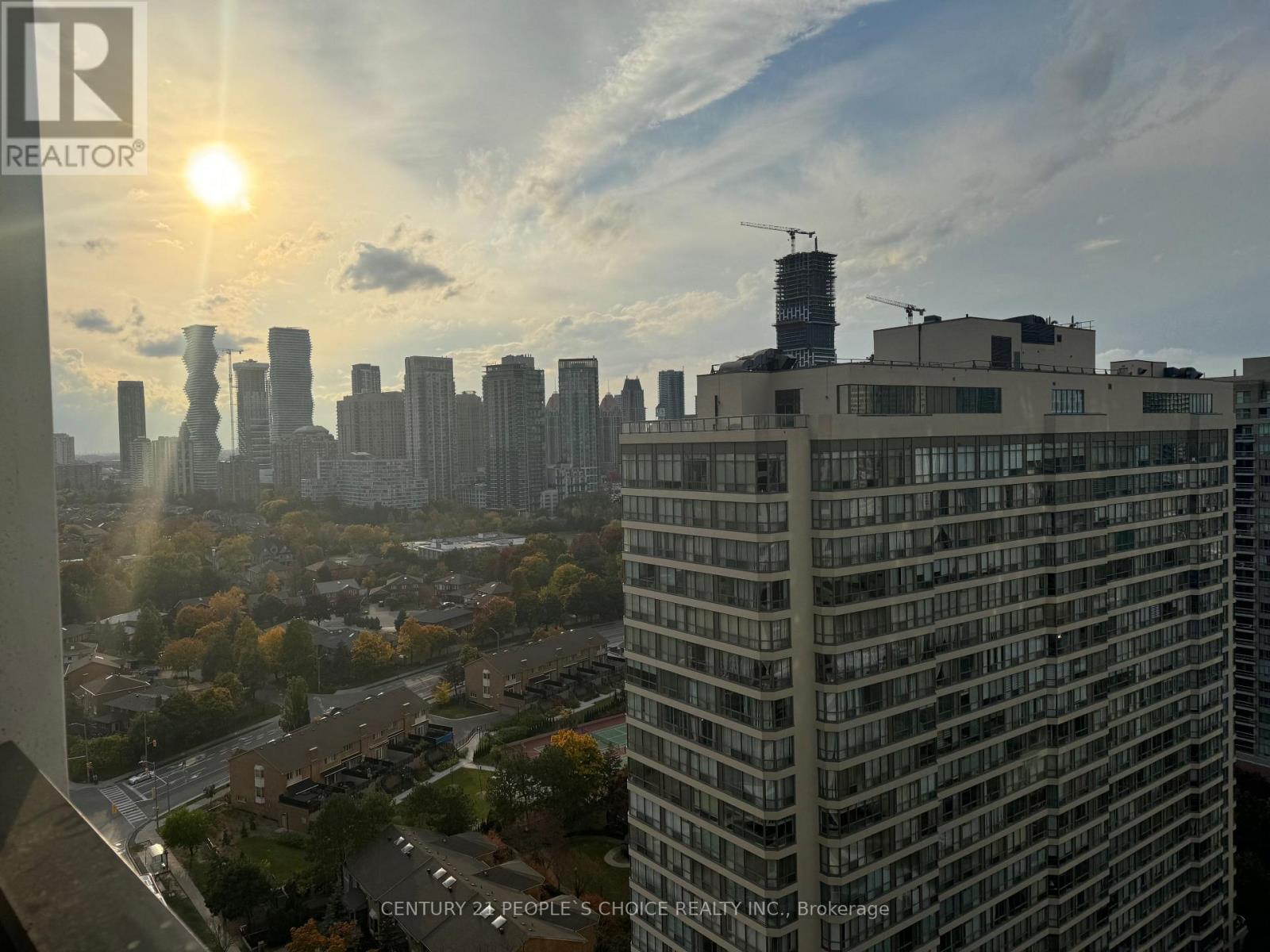 2001 - 30 Elm Drive W, Mississauga, Ontario  L5B 0N6 - Photo 1 - W12913778