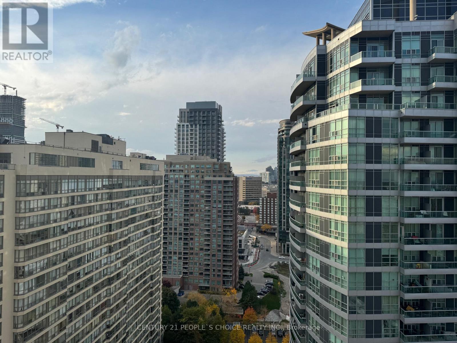 2001 - 30 Elm Drive W, Mississauga, Ontario  L5B 0N6 - Photo 10 - W12913778