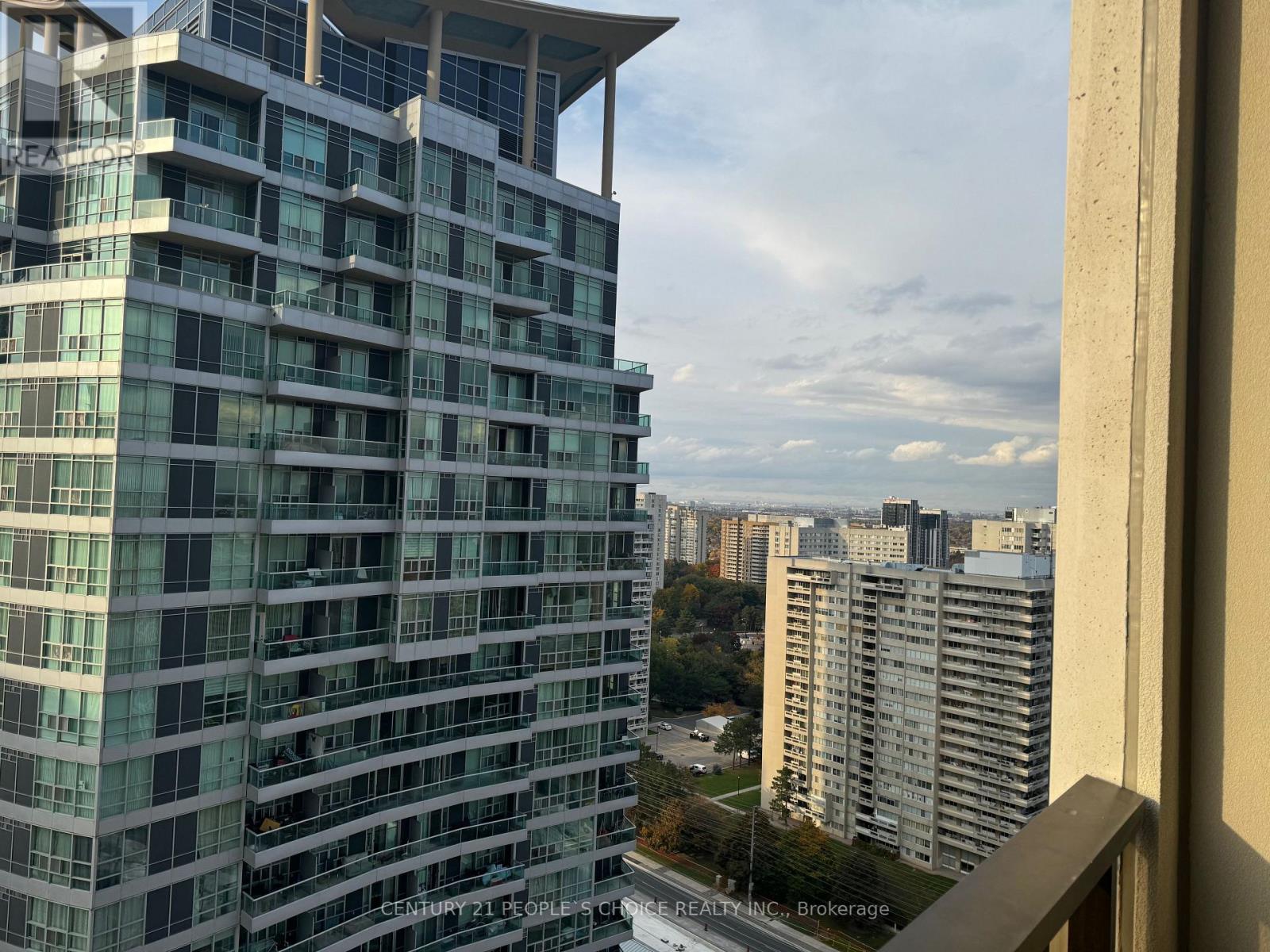 2001 - 30 Elm Drive W, Mississauga, Ontario  L5B 0N6 - Photo 11 - W12913778