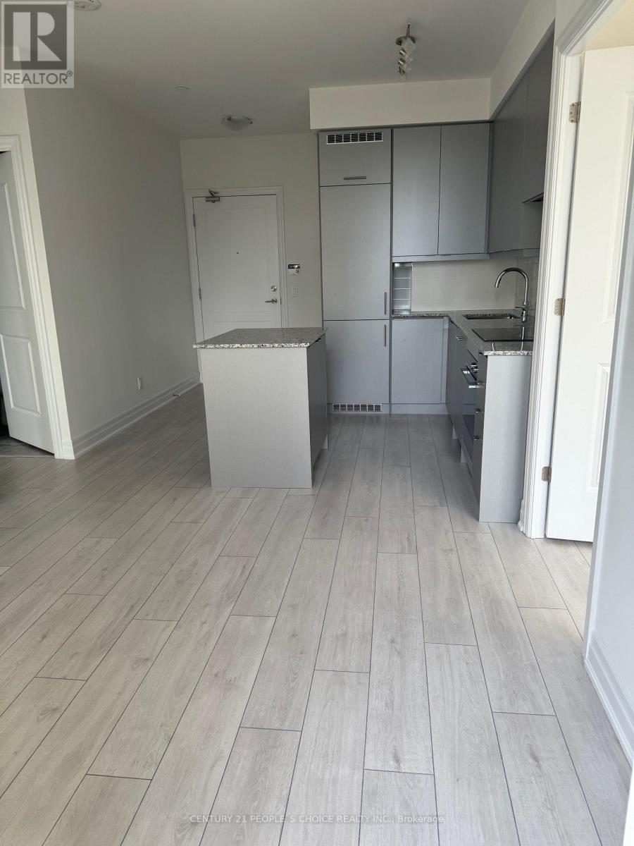 2001 - 30 Elm Drive W, Mississauga, Ontario  L5B 0N6 - Photo 2 - W12913778