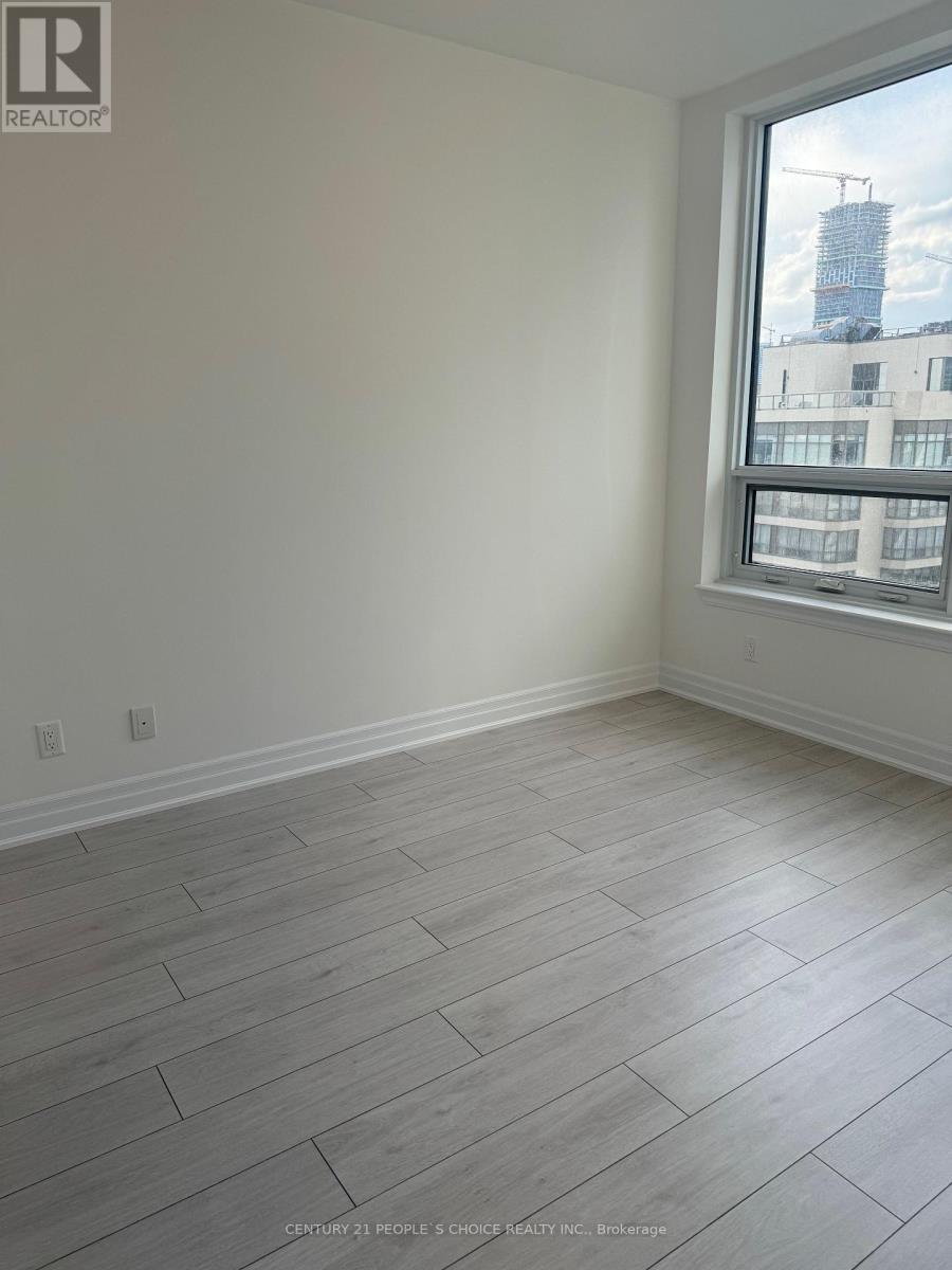 2001 - 30 Elm Drive W, Mississauga, Ontario  L5B 0N6 - Photo 4 - W12913778