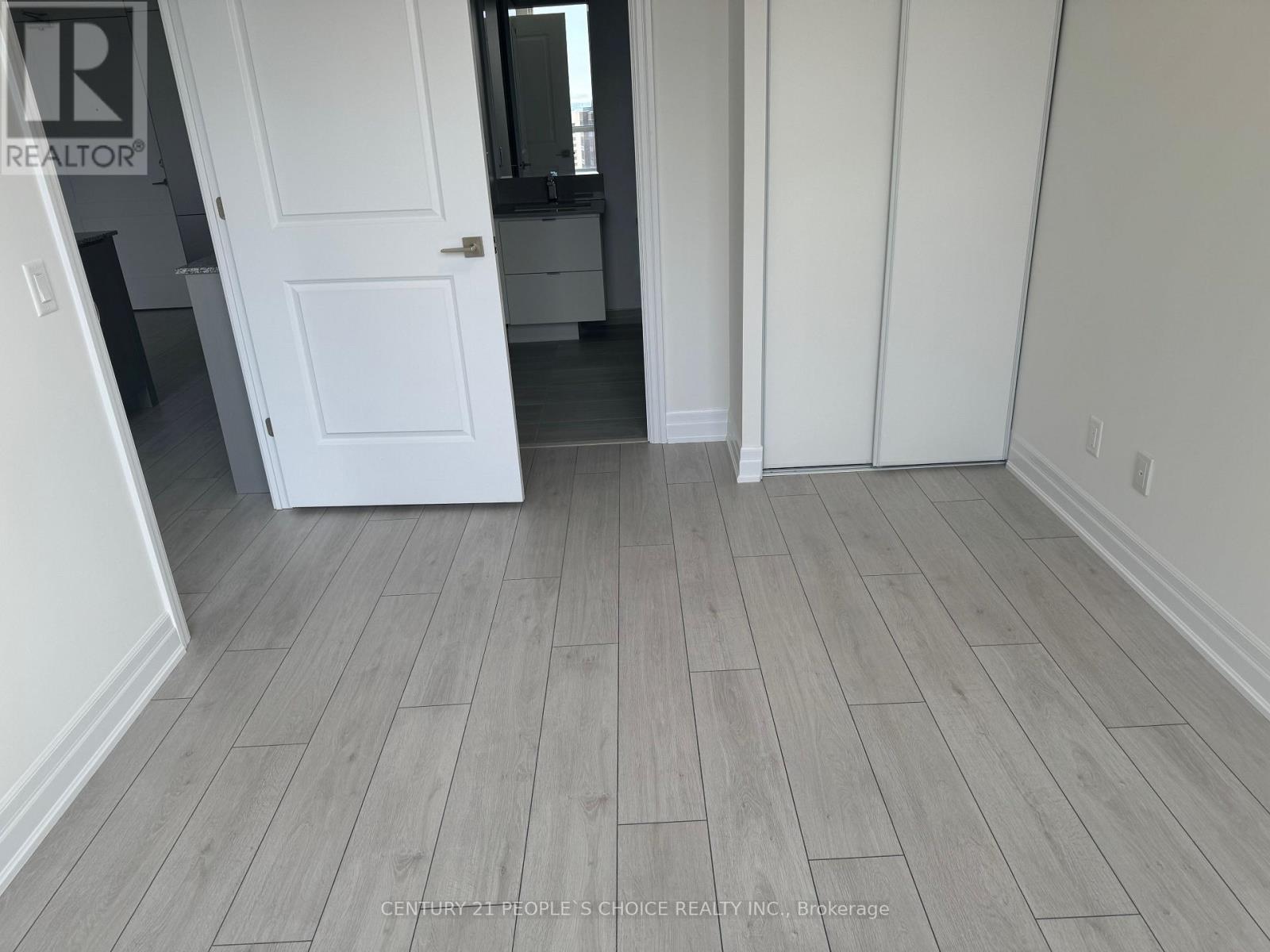 2001 - 30 Elm Drive W, Mississauga, Ontario  L5B 0N6 - Photo 6 - W12913778