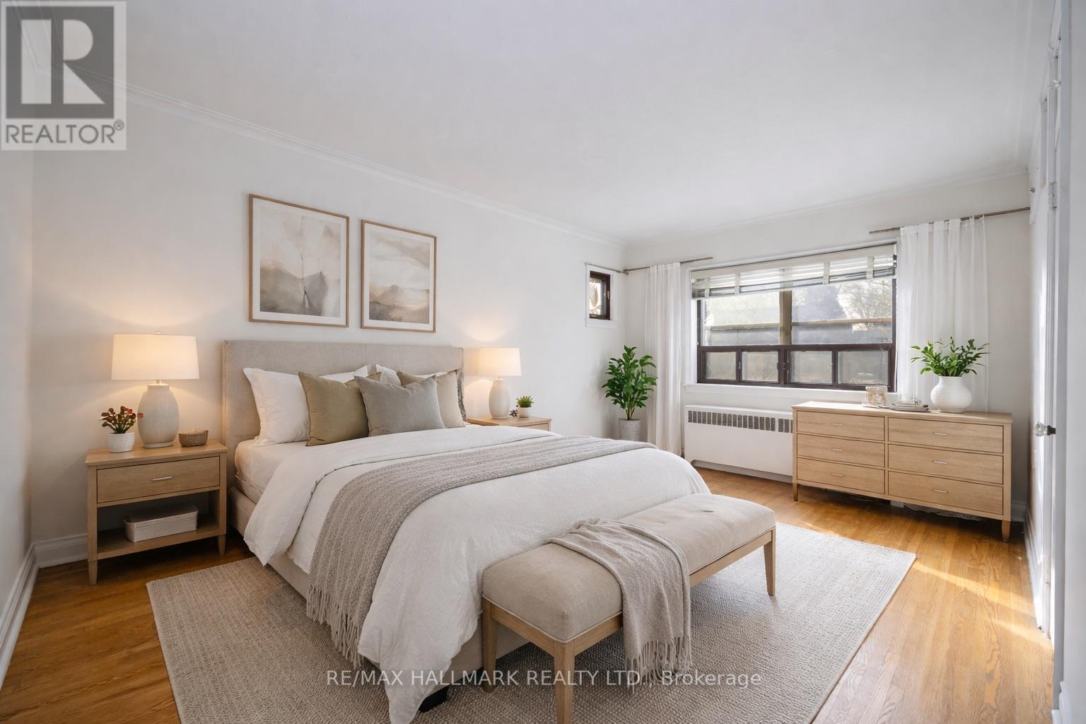 16 Bermuda Avenue, Toronto, Ontario  M8Y 2P5 - Photo 10 - W12913790