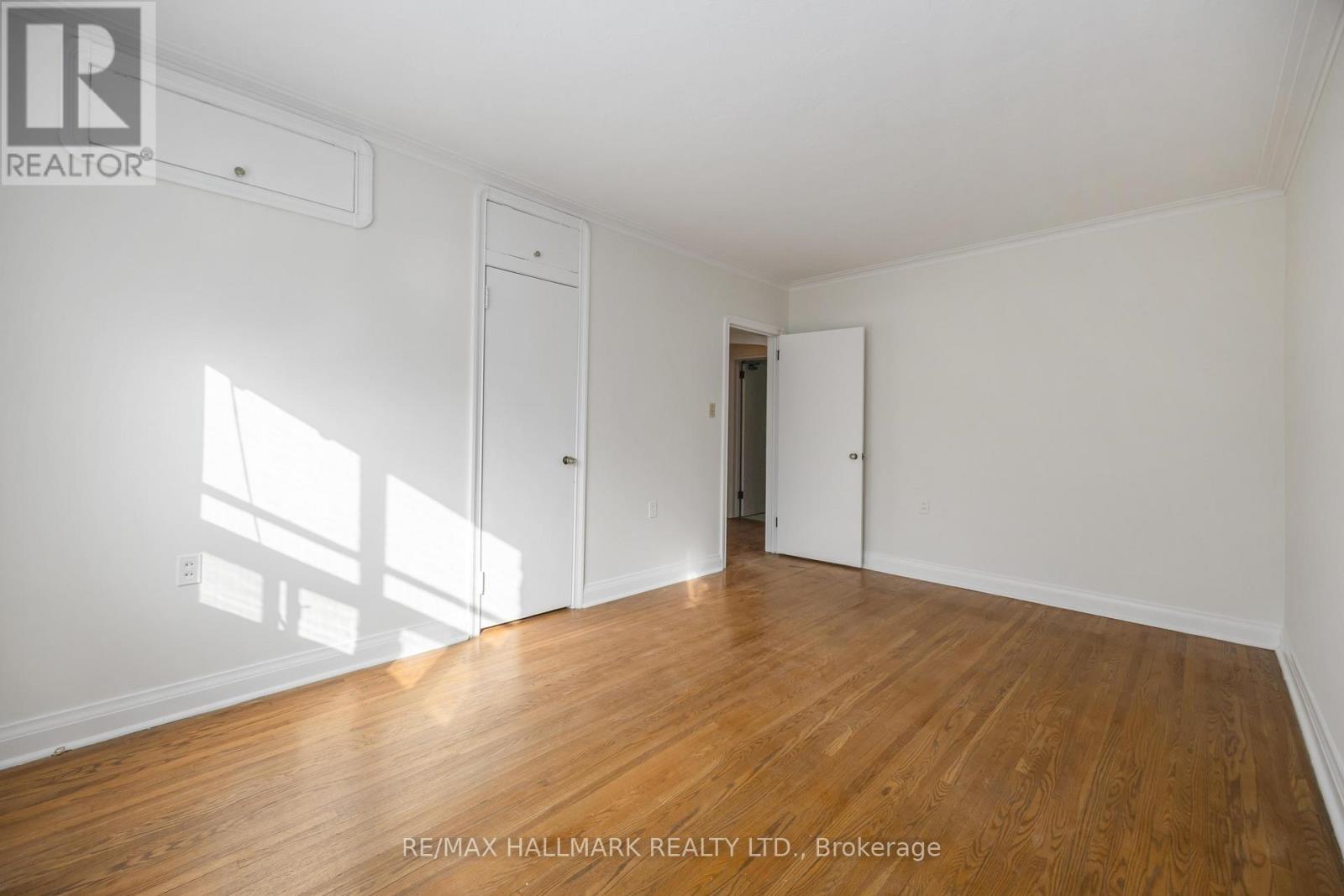 16 Bermuda Avenue, Toronto, Ontario  M8Y 2P5 - Photo 12 - W12913790