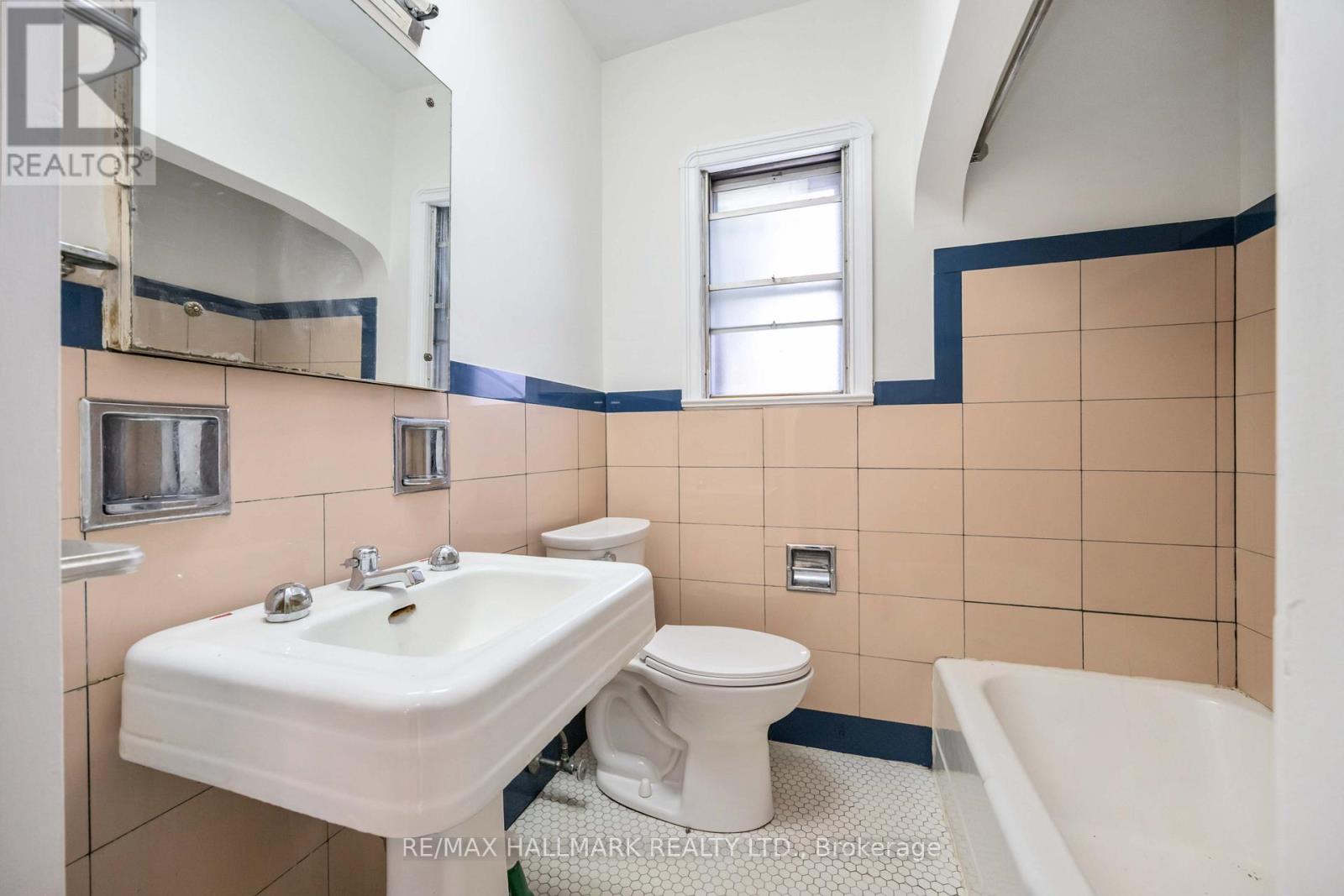 16 Bermuda Avenue, Toronto, Ontario  M8Y 2P5 - Photo 16 - W12913790