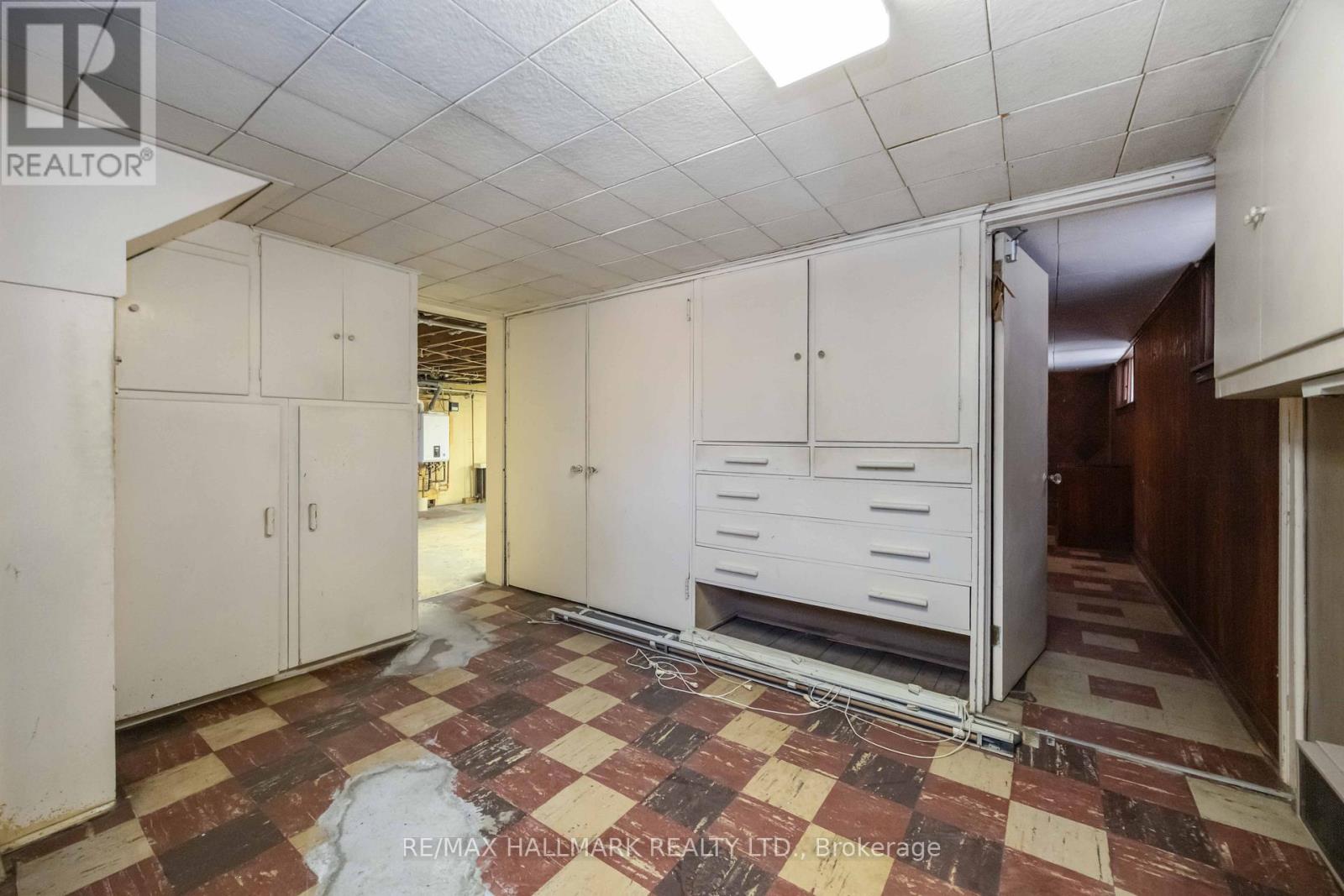 16 Bermuda Avenue, Toronto, Ontario  M8Y 2P5 - Photo 18 - W12913790