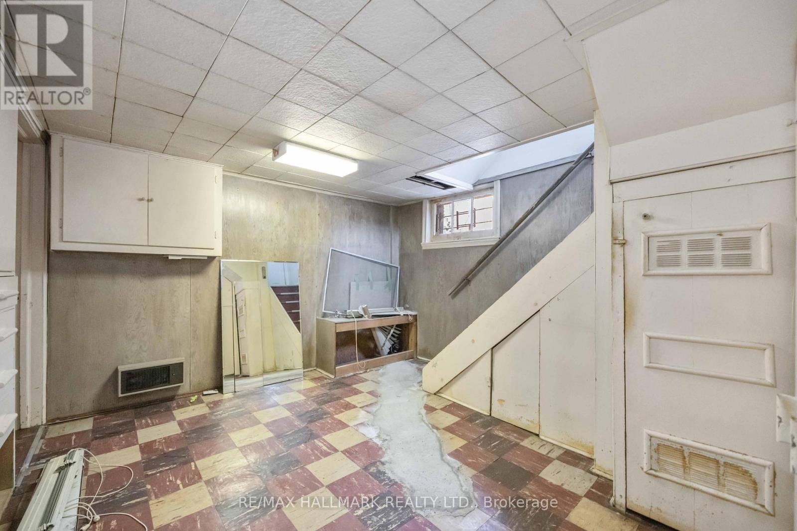 16 Bermuda Avenue, Toronto, Ontario  M8Y 2P5 - Photo 19 - W12913790