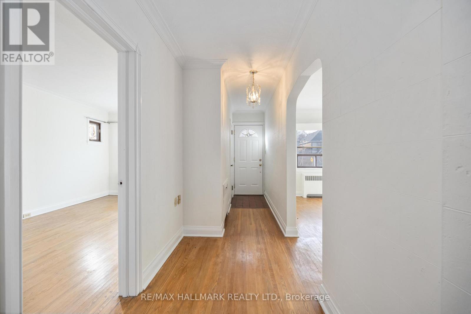 16 Bermuda Avenue, Toronto, Ontario  M8Y 2P5 - Photo 2 - W12913790