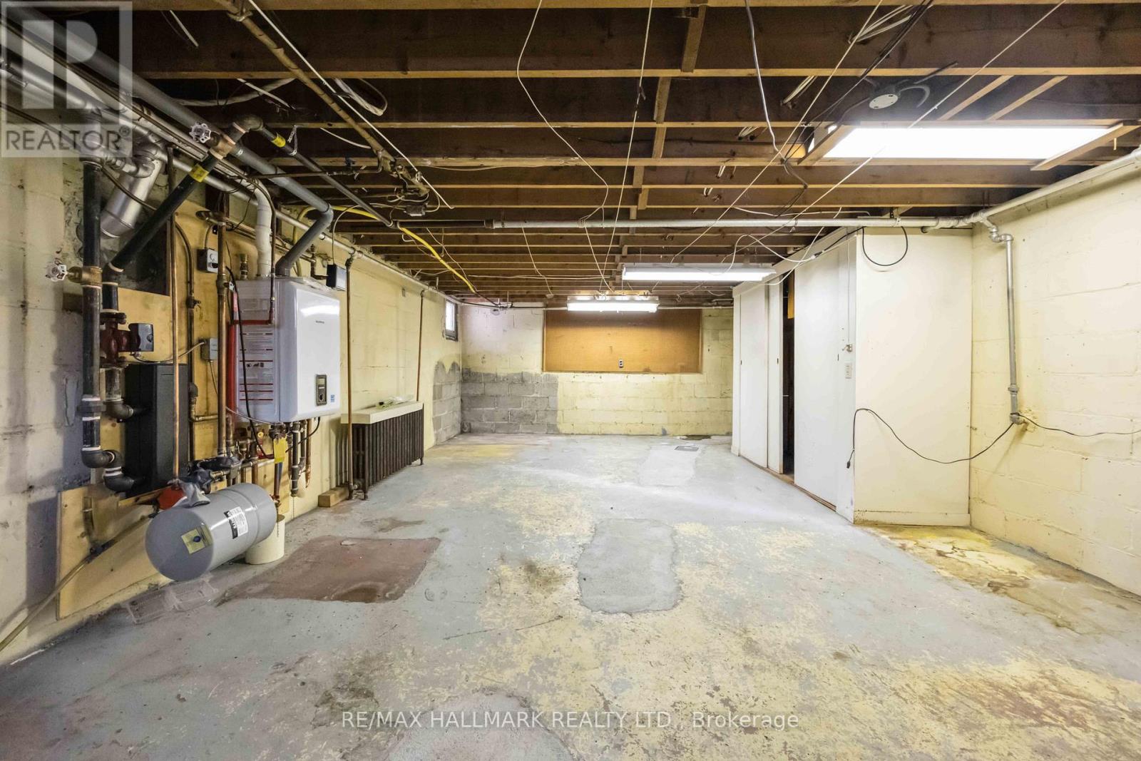 16 Bermuda Avenue, Toronto, Ontario  M8Y 2P5 - Photo 23 - W12913790