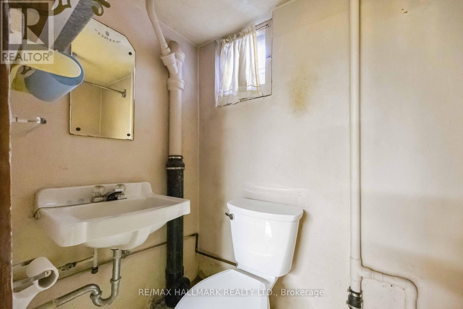 16 Bermuda Avenue, Toronto, Ontario  M8Y 2P5 - Photo 27 - W12913790