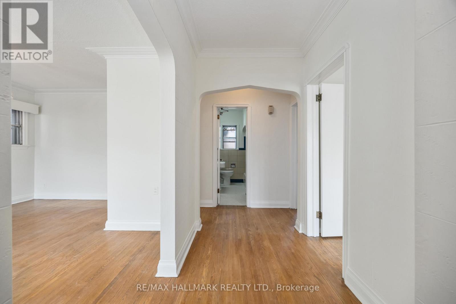 16 Bermuda Avenue, Toronto, Ontario  M8Y 2P5 - Photo 3 - W12913790