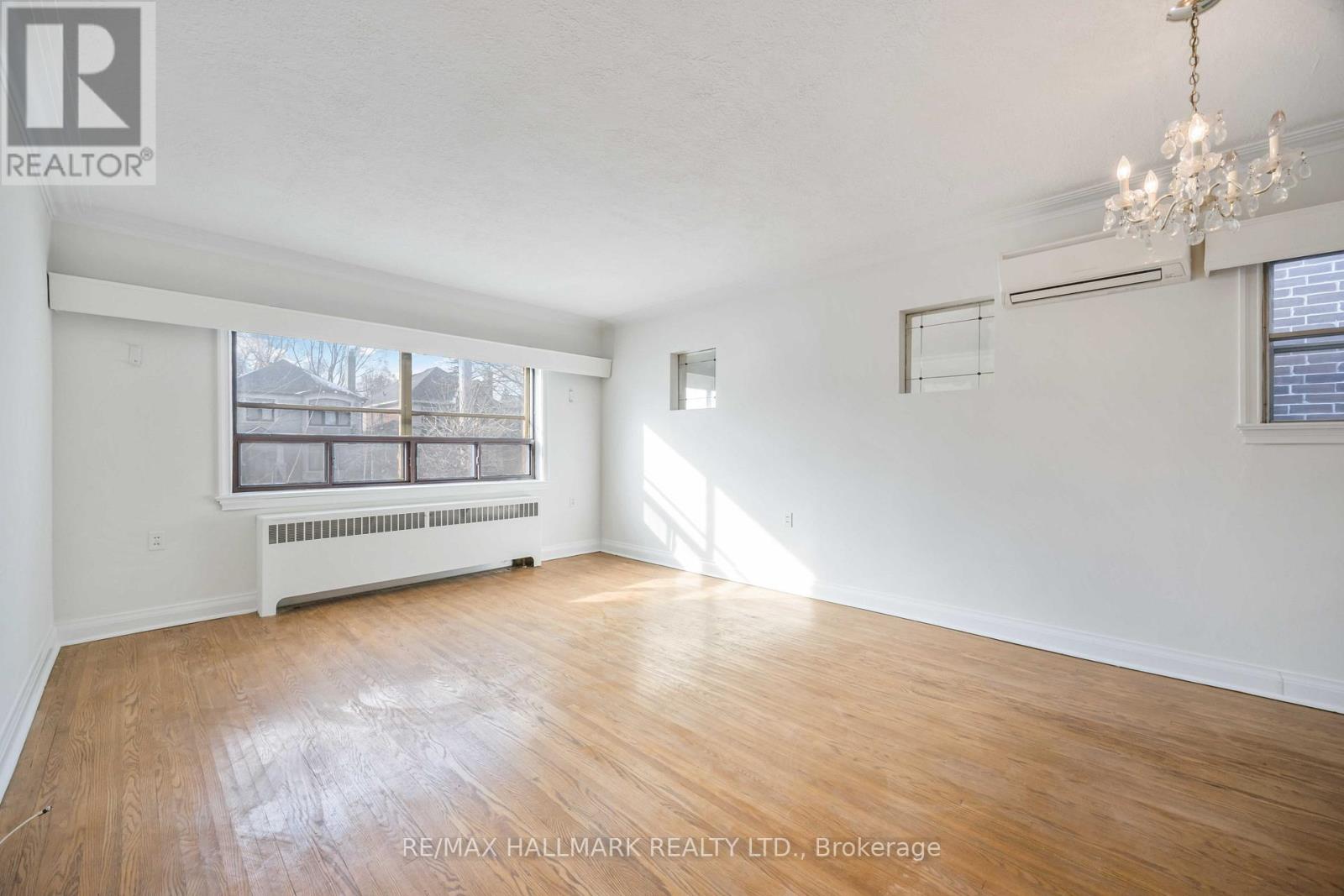 16 Bermuda Avenue, Toronto, Ontario  M8Y 2P5 - Photo 5 - W12913790