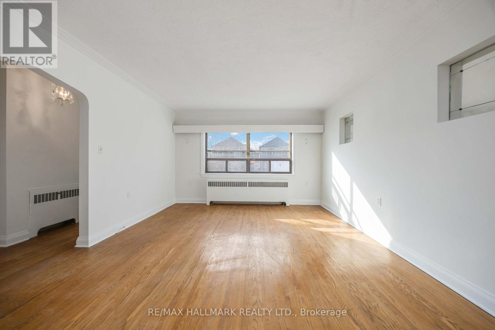 16 Bermuda Avenue, Toronto, Ontario  M8Y 2P5 - Photo 6 - W12913790