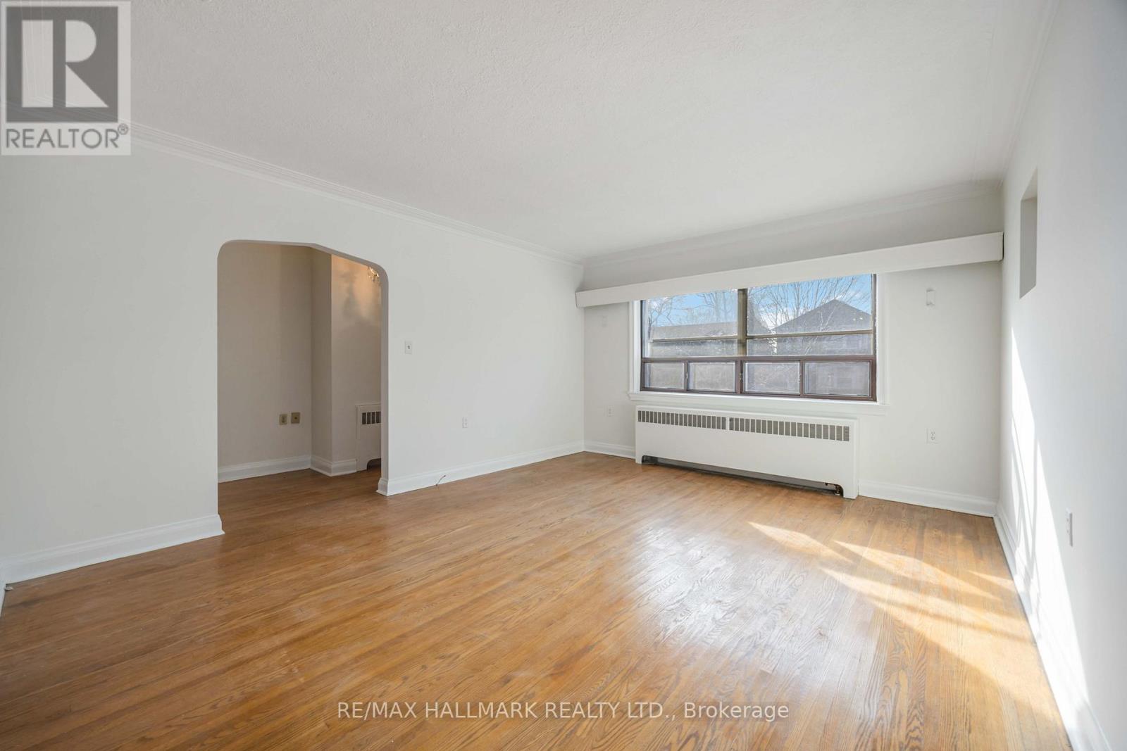 16 Bermuda Avenue, Toronto, Ontario  M8Y 2P5 - Photo 7 - W12913790