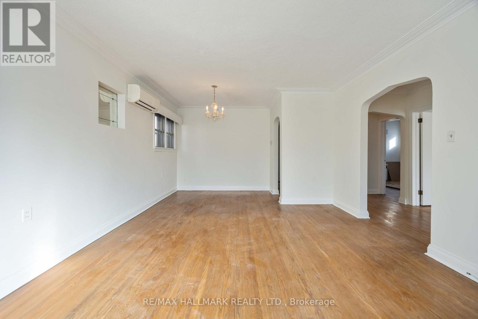 16 Bermuda Avenue, Toronto, Ontario  M8Y 2P5 - Photo 9 - W12913790