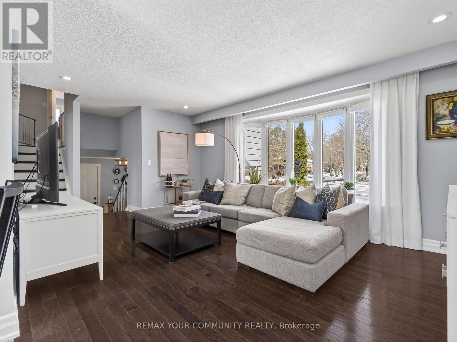 107 Orchard Heights, Aurora, Ontario  L4G 2Z8 - Photo 4 - N12913306