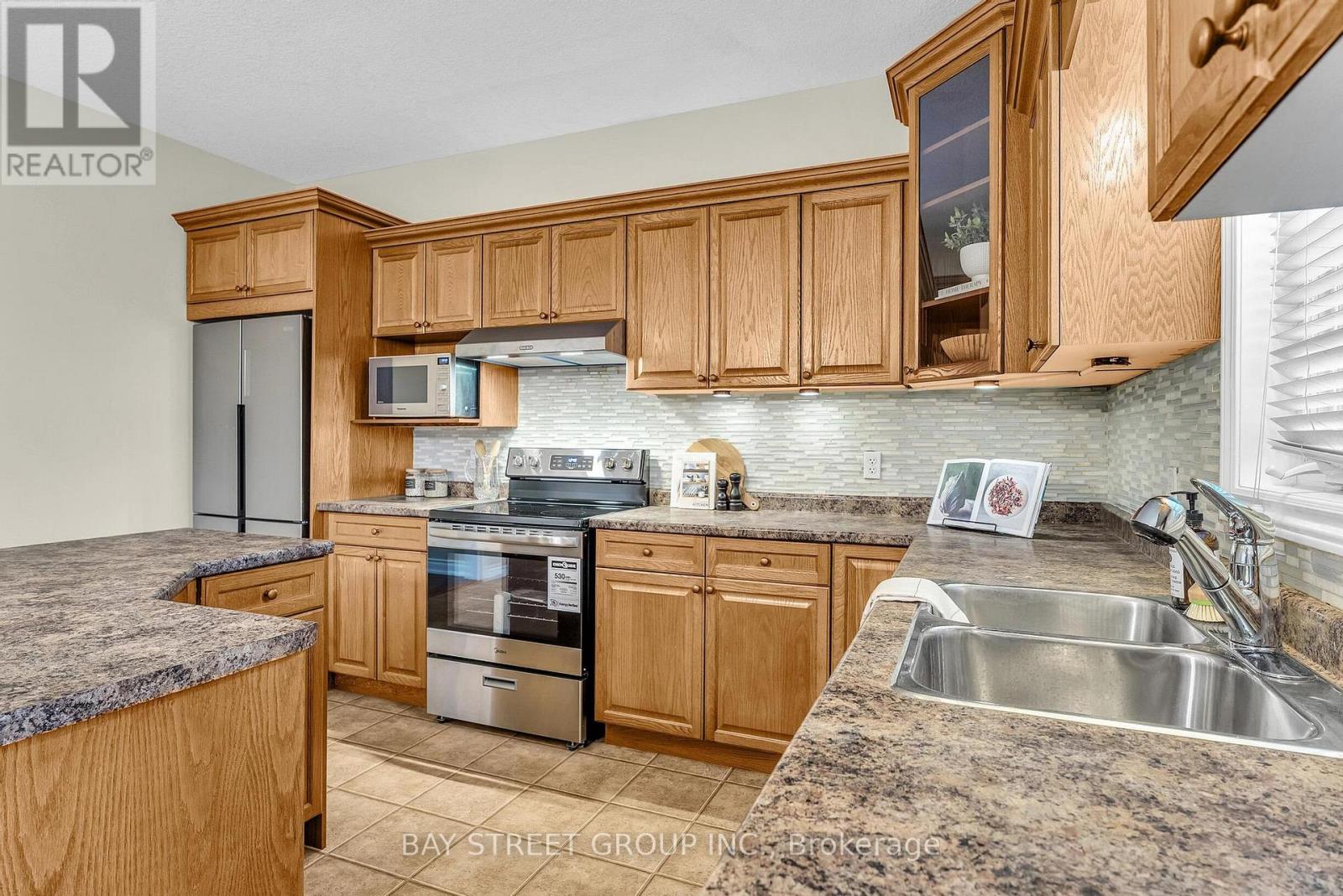 448 Cottontail Crescent, London North, Ontario  N5X 4N4 - Photo 12 - X12913408