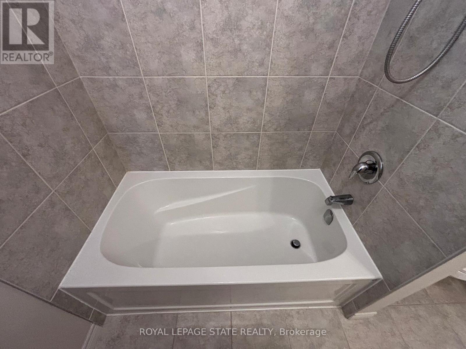 419 Macintosh Drive, Hamilton, Ontario  L8E 0H9 - Photo 20 - X12913436