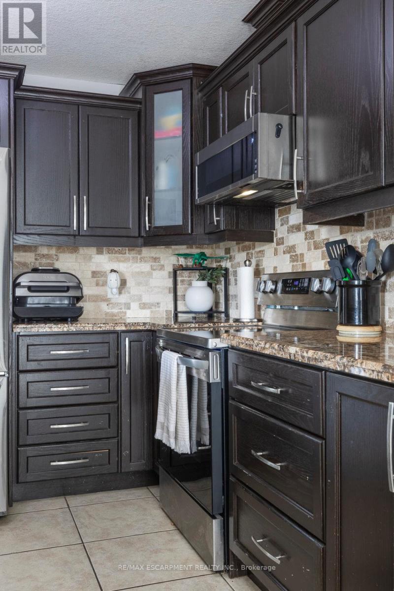 16 Avatar Place, Hamilton, Ontario  L0R 1W0 - Photo 10 - X12913568