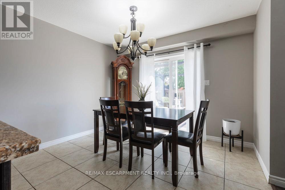 16 Avatar Place, Hamilton, Ontario  L0R 1W0 - Photo 11 - X12913568