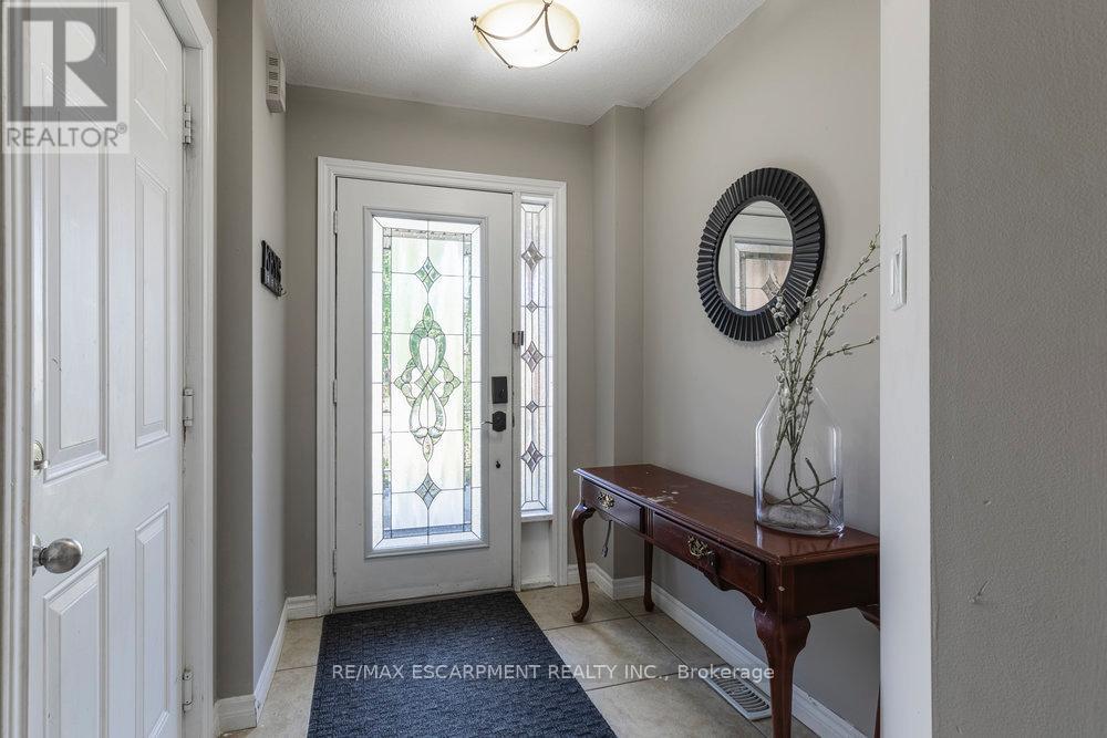 16 Avatar Place, Hamilton, Ontario  L0R 1W0 - Photo 2 - X12913568