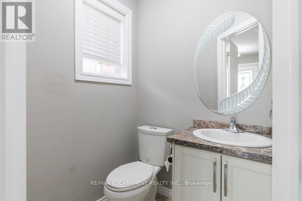 16 Avatar Place, Hamilton, Ontario  L0R 1W0 - Photo 3 - X12913568