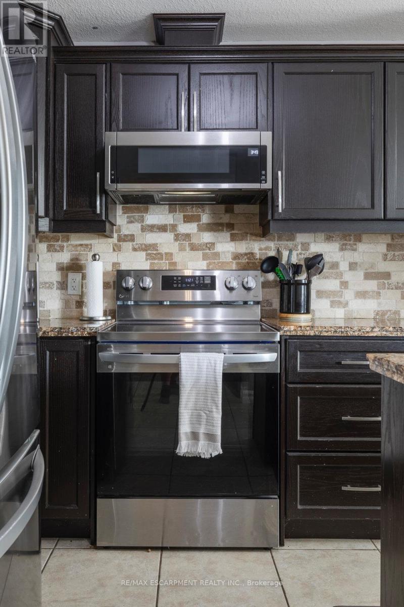 16 Avatar Place, Hamilton, Ontario  L0R 1W0 - Photo 5 - X12913568