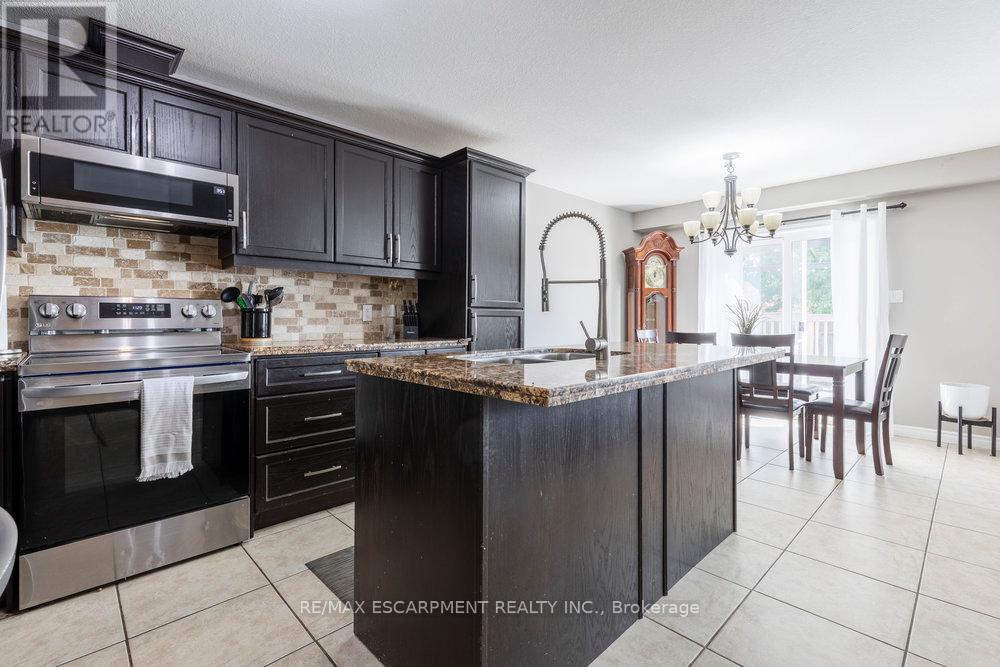 16 Avatar Place, Hamilton, Ontario  L0R 1W0 - Photo 9 - X12913568