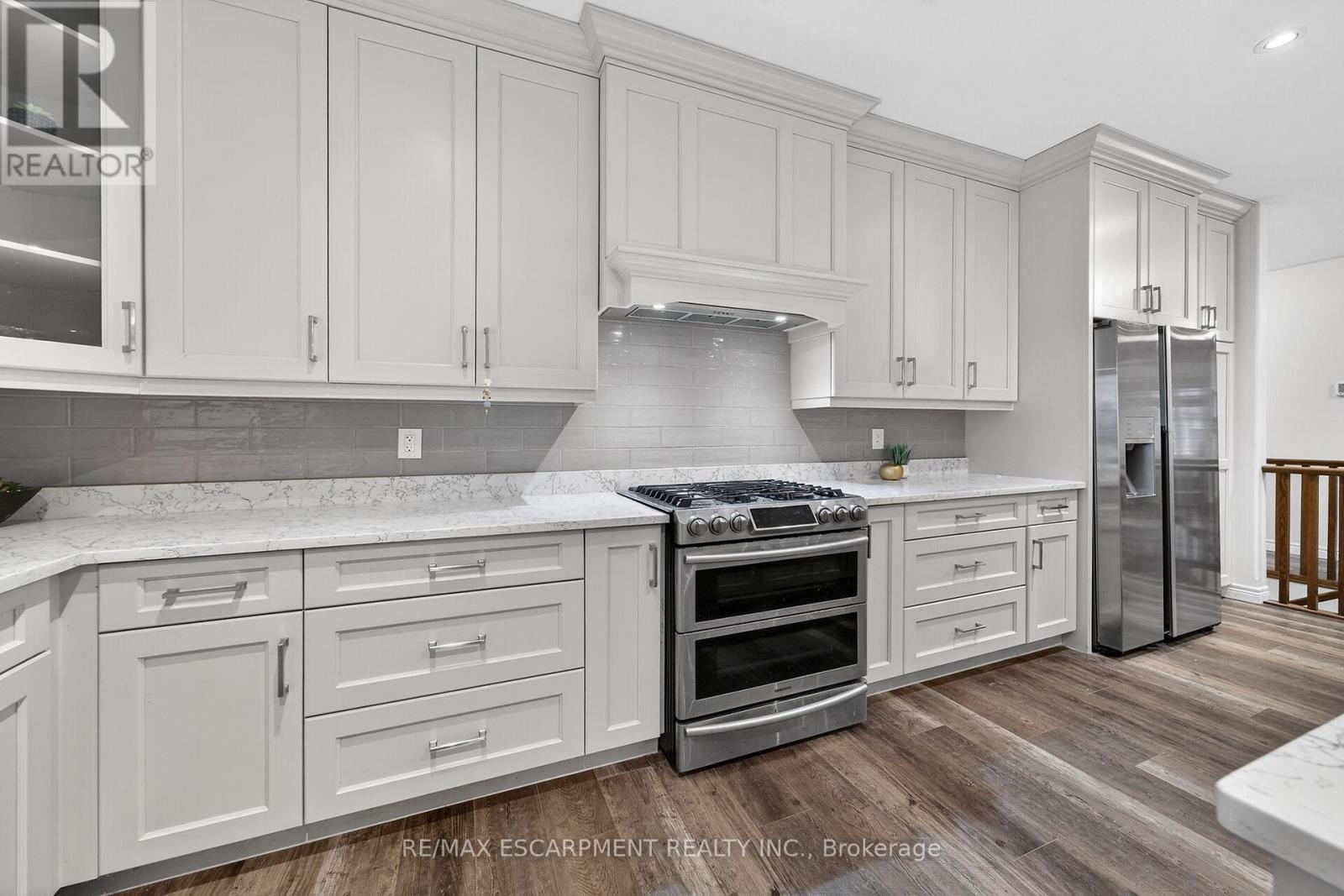 31 Sycamore Drive, Norfolk, Ontario N0A 1N6 - Photo 12 - X12913604