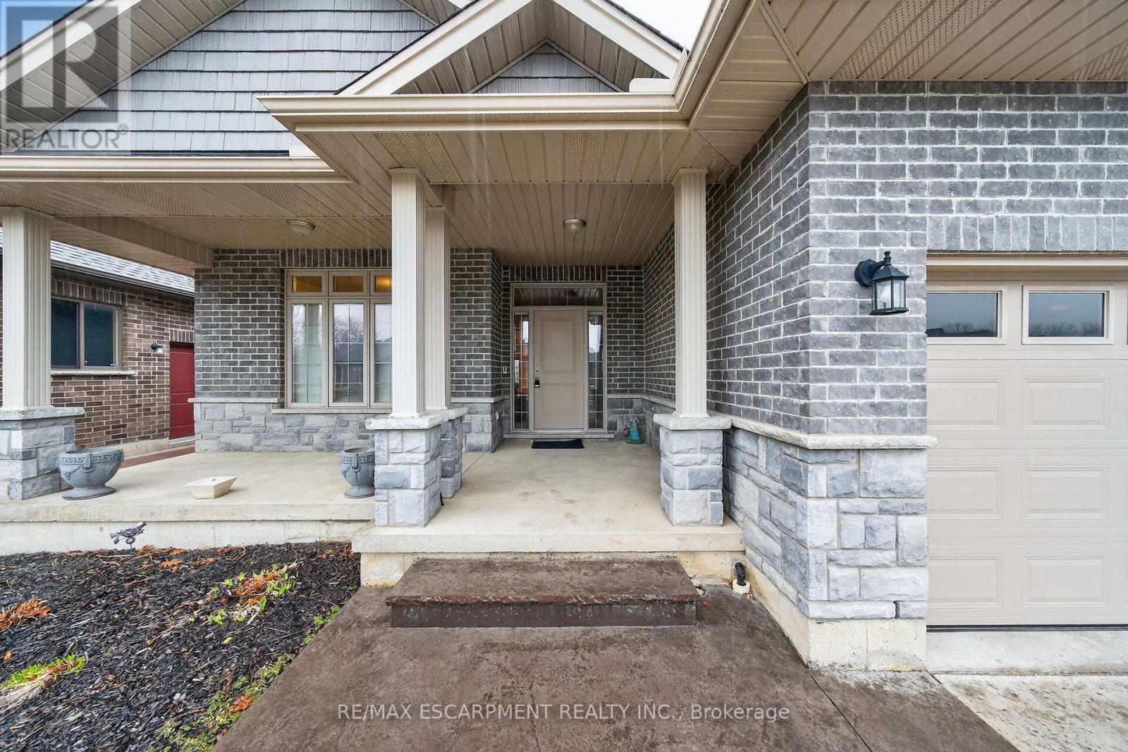 31 Sycamore Drive, Norfolk, Ontario N0A 1N6 - Photo 3 - X12913604