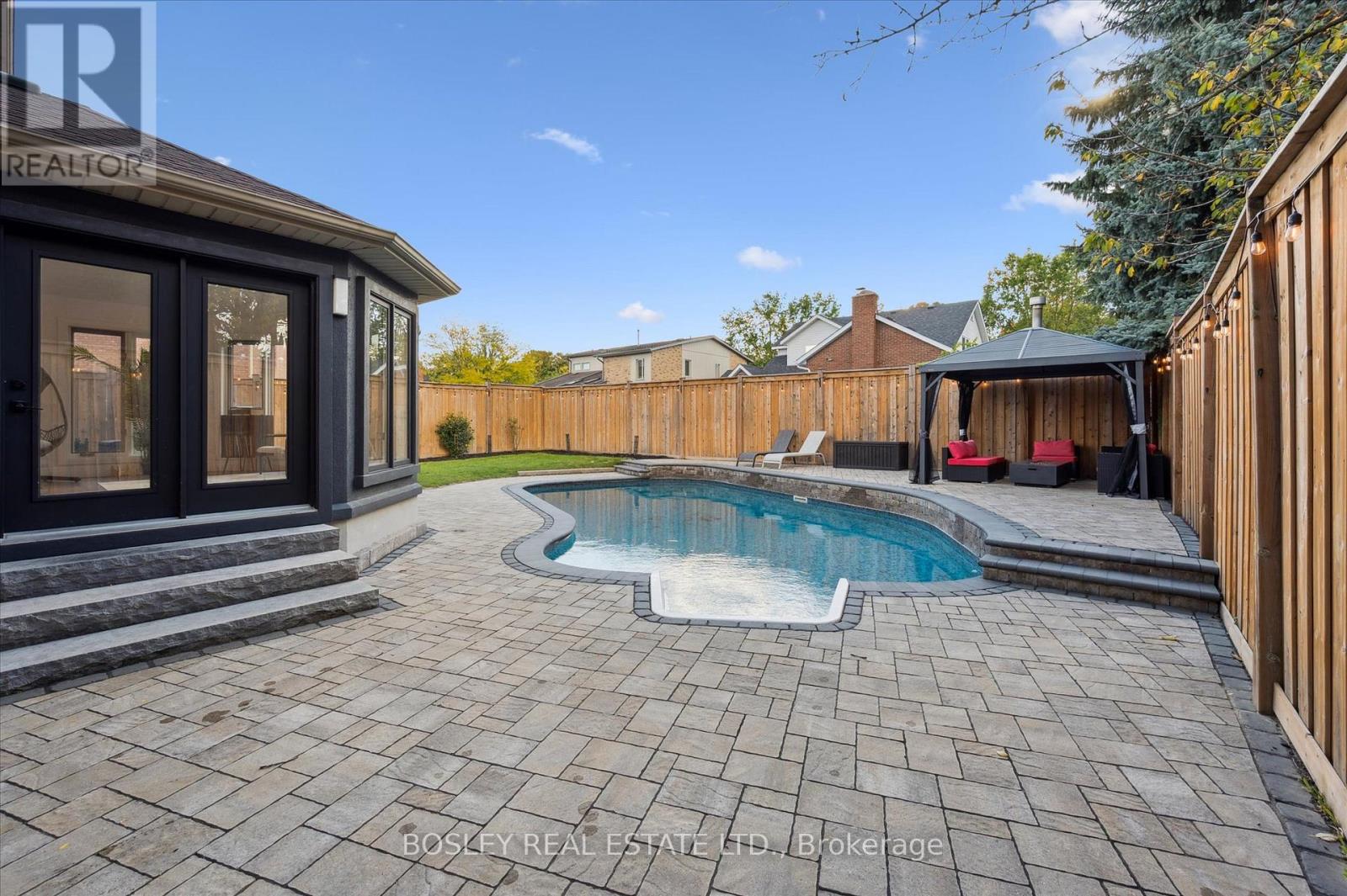 601 Sandringham Drive, Waterloo, Ontario  N2K 3L5 - Photo 36 - X12913666