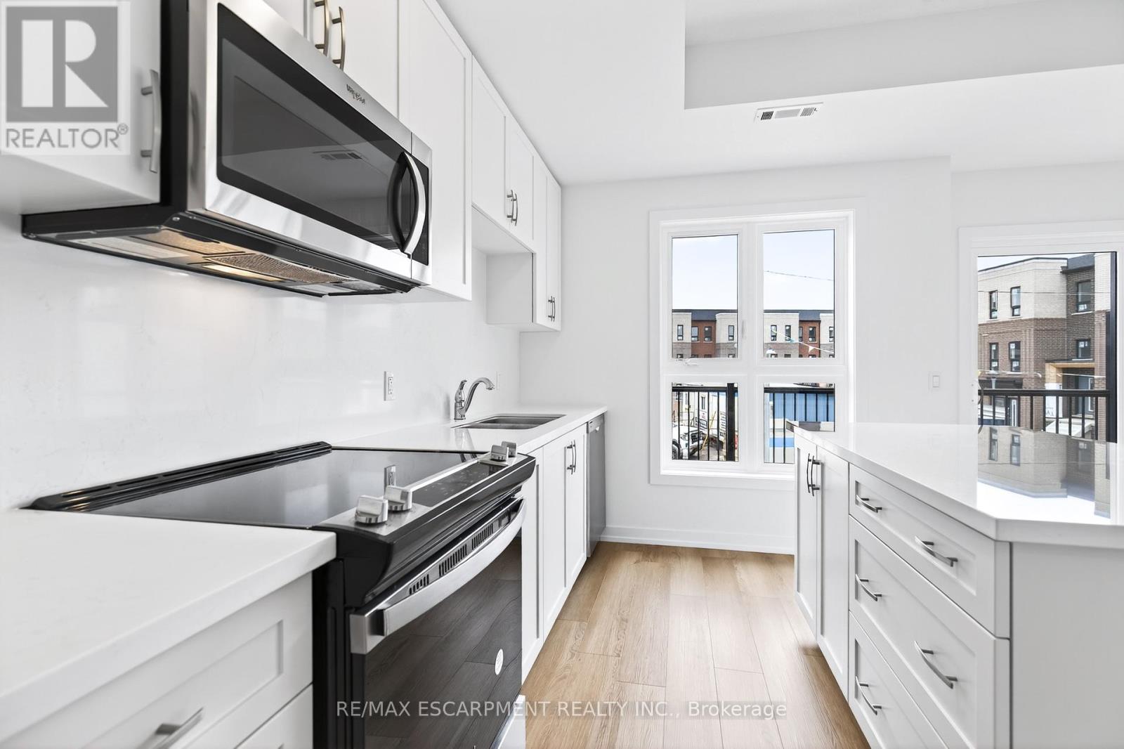 55 Great Falls Boulevard, Hamilton, Ontario  L8B 2A9 - Photo 18 - X12913726