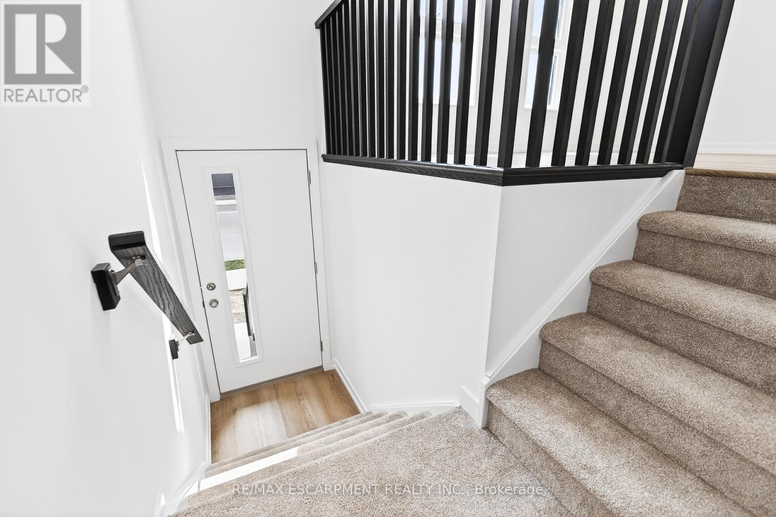 55 Great Falls Boulevard, Hamilton, Ontario  L8B 2A9 - Photo 3 - X12913726