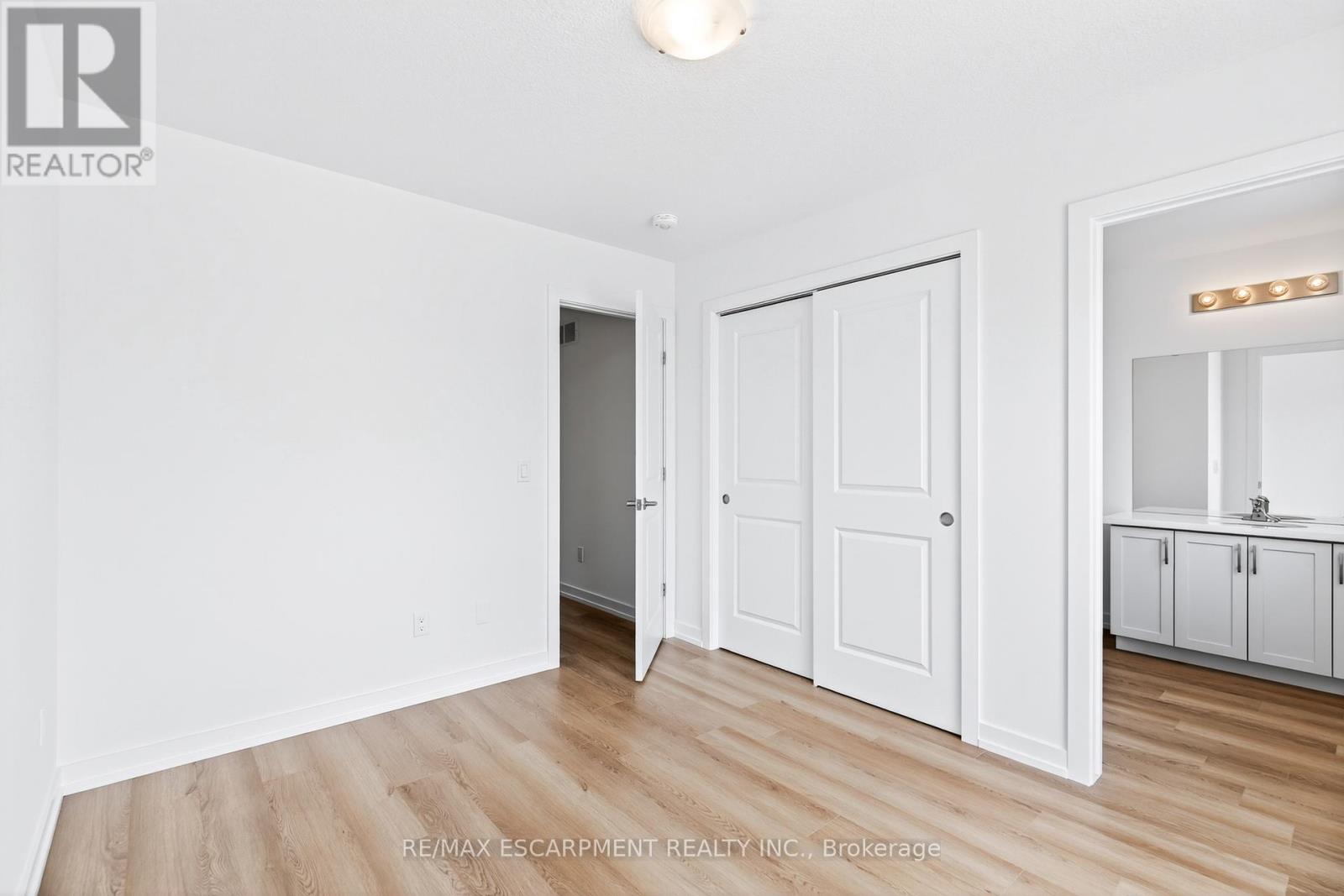 55 Great Falls Boulevard, Hamilton, Ontario  L8B 2A9 - Photo 32 - X12913726