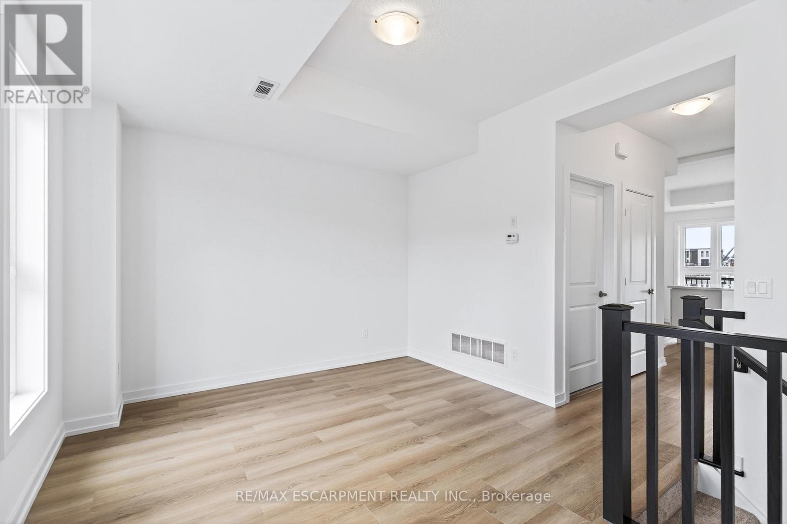 55 Great Falls Boulevard, Hamilton, Ontario  L8B 2A9 - Photo 7 - X12913726