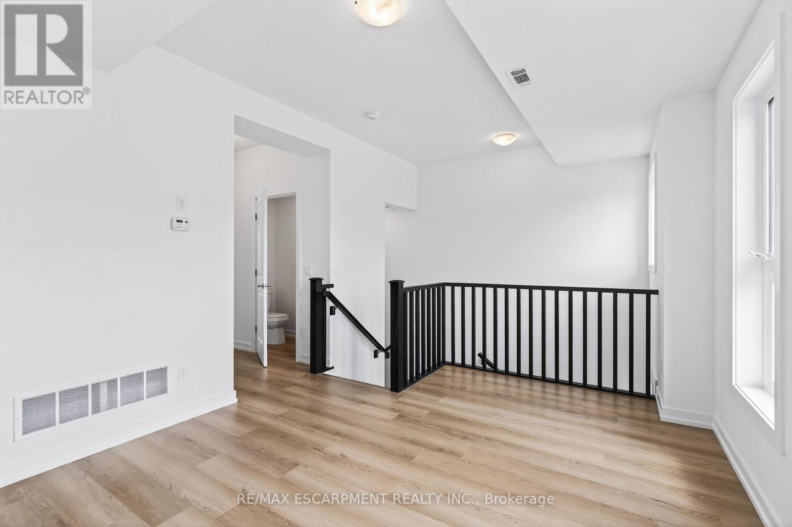 55 Great Falls Boulevard, Hamilton, Ontario  L8B 2A9 - Photo 8 - X12913726