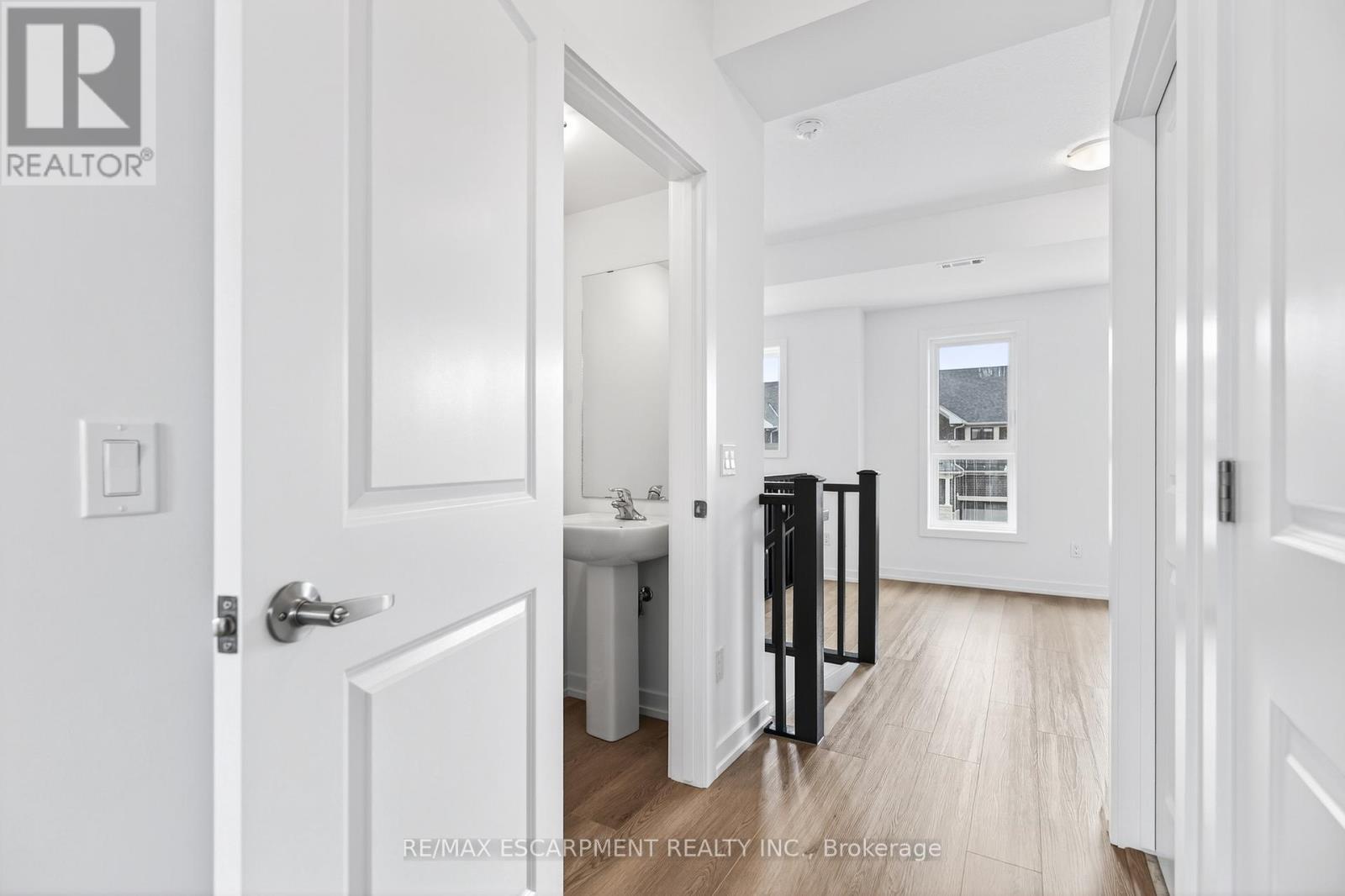 55 Great Falls Boulevard, Hamilton, Ontario  L8B 2A9 - Photo 9 - X12913726