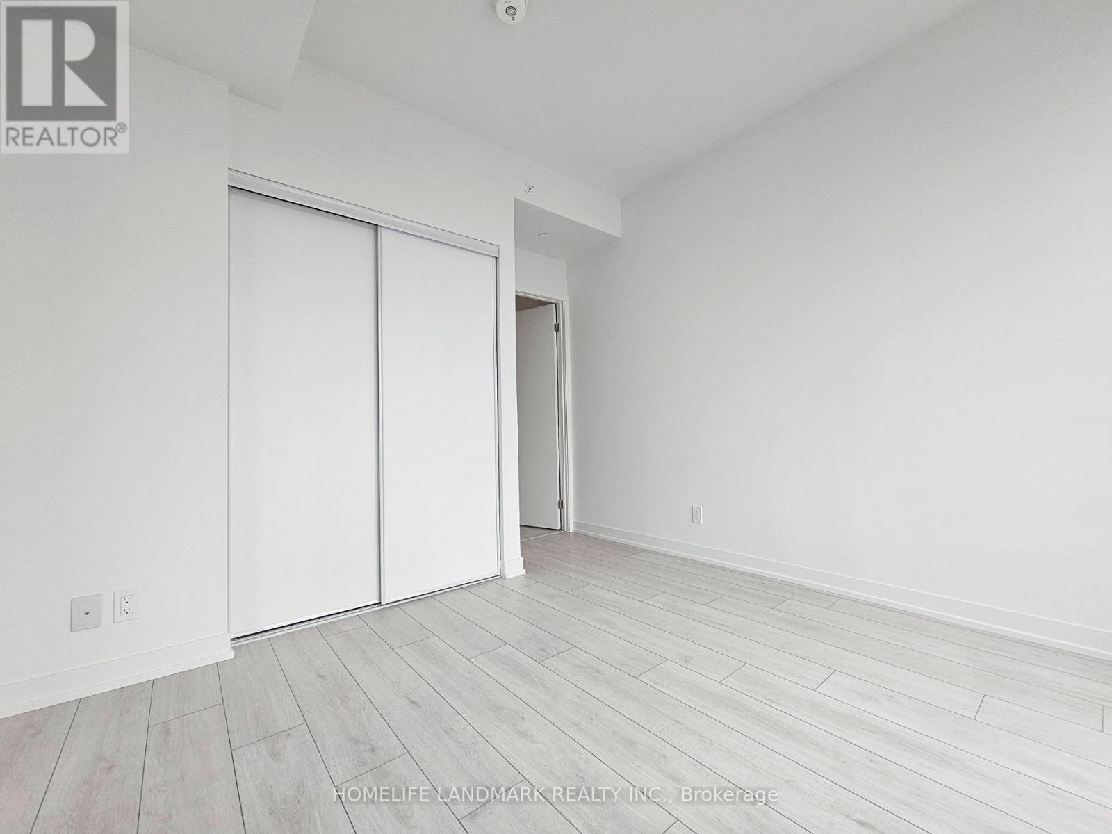 2104 - 39 Mary Street, Barrie, Ontario  L4N 1S9 - Photo 2 - S12894016