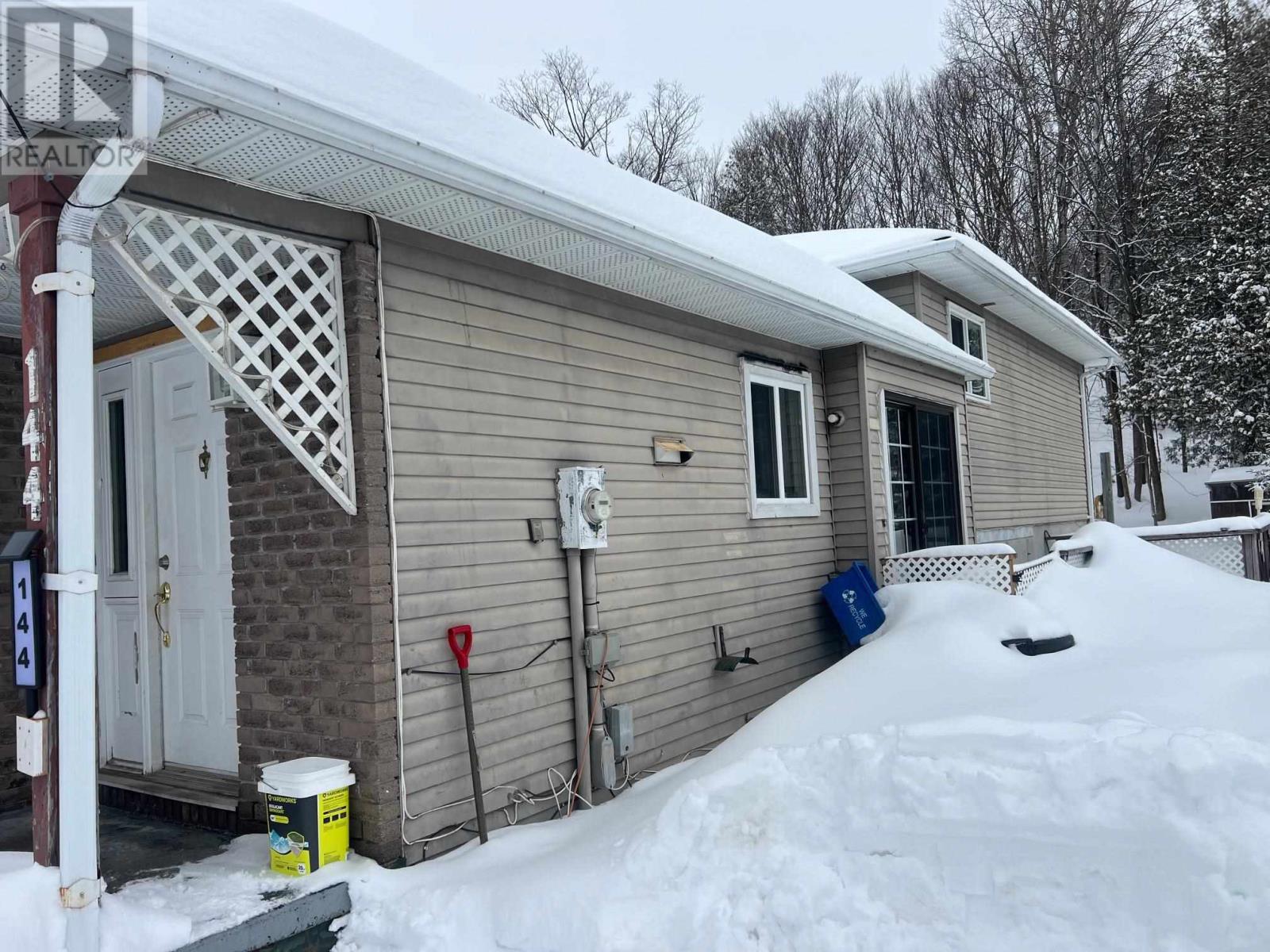 144 Ottawa, Elliot Lake, Ontario  P5A 2N8 - Photo 2 - SM260525