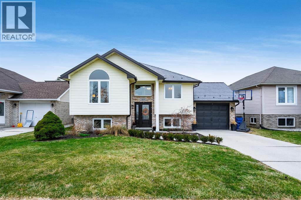 MLS# 26005985: 123 Queen STREET South, Tilbury, Canada