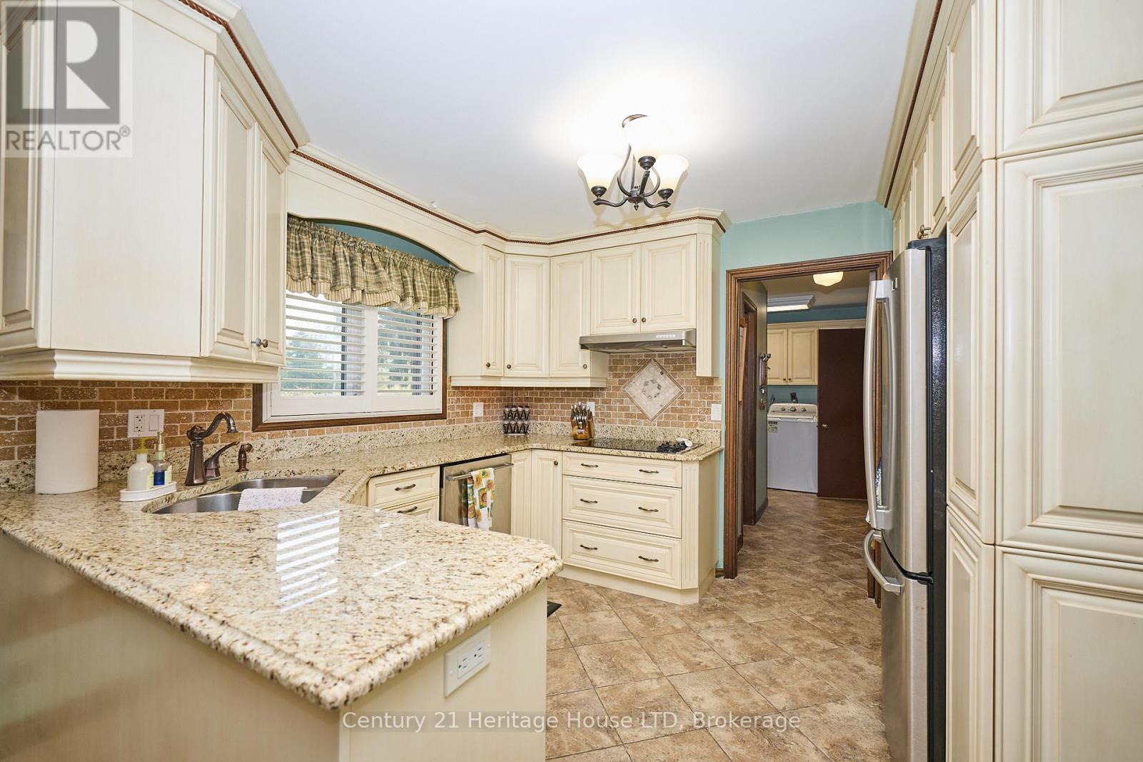 3466 River Trail, Fort Erie, Ontario  L0S 1S0 - Photo 11 - X12462443