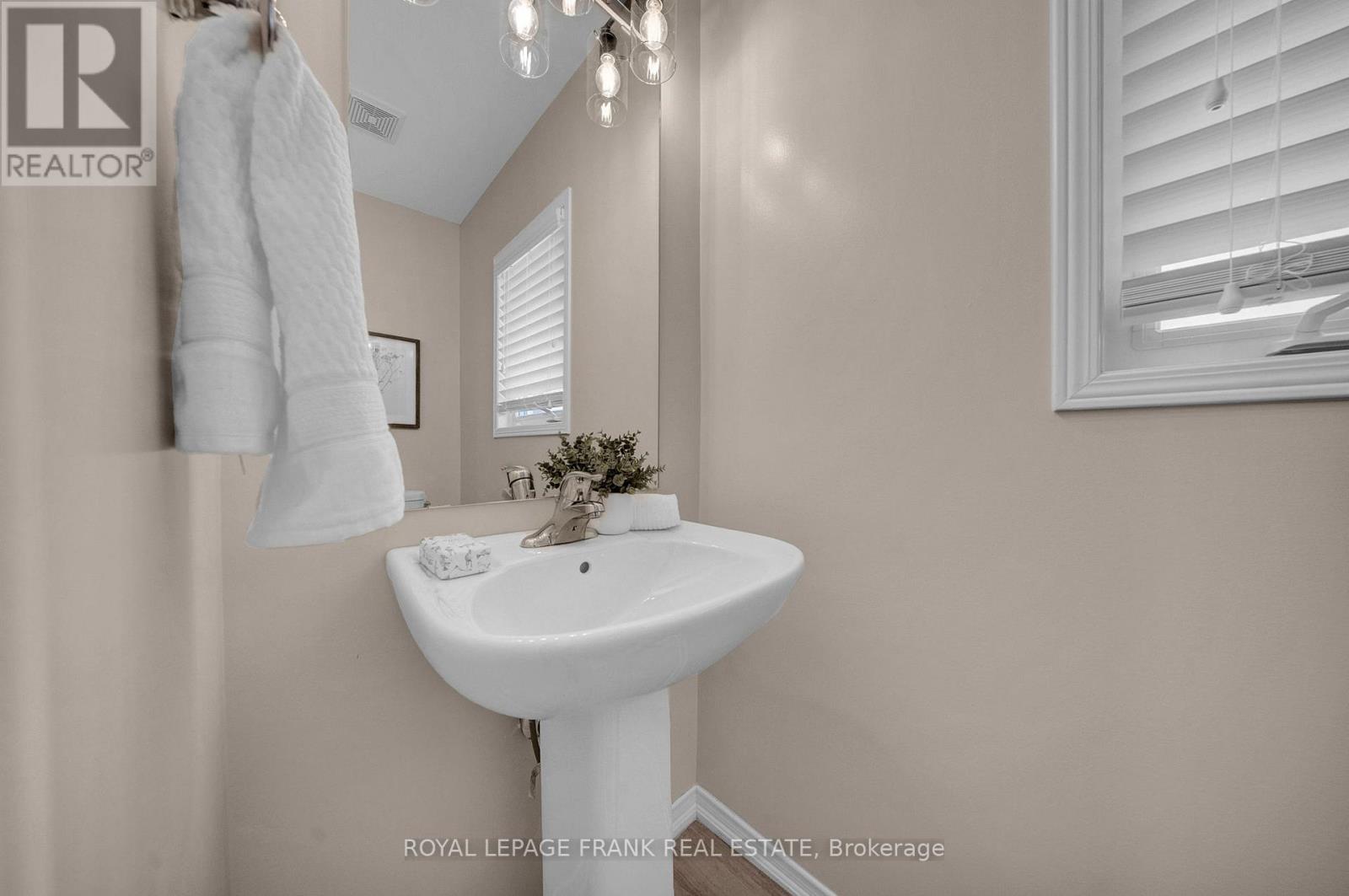 19 Jack Roach St Street, Clarington, Ontario  L1C 0S8 - Photo 5 - E12913814