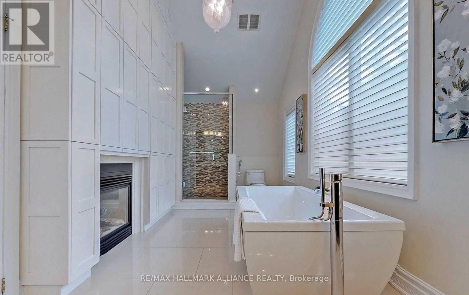 2413 Robin Drive, Mississauga, Ontario  L5K 1S8 - Photo 19 - W12828554