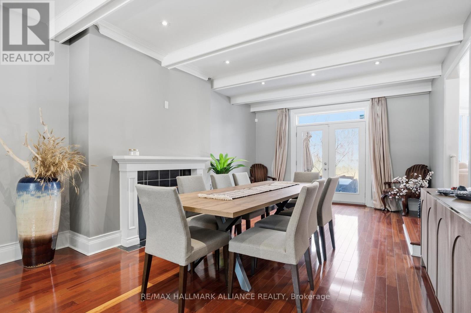 2413 Robin Drive, Mississauga, Ontario  L5K 1S8 - Photo 4 - W12828554