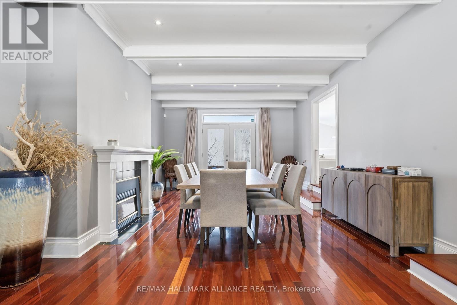 2413 Robin Drive, Mississauga, Ontario  L5K 1S8 - Photo 5 - W12828554