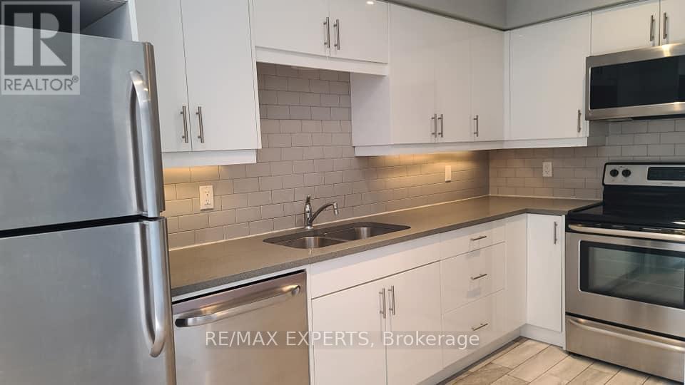 2 Hyde Avenue, Toronto, Ontario  M6M 1J3 - Photo 9 - W12912784