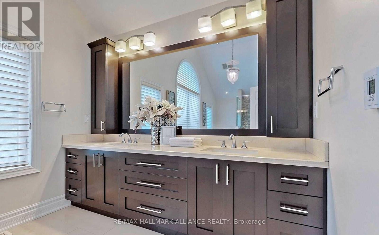 2413 Robin Drive, Mississauga, Ontario  L5K 1S8 - Photo 22 - W12828554