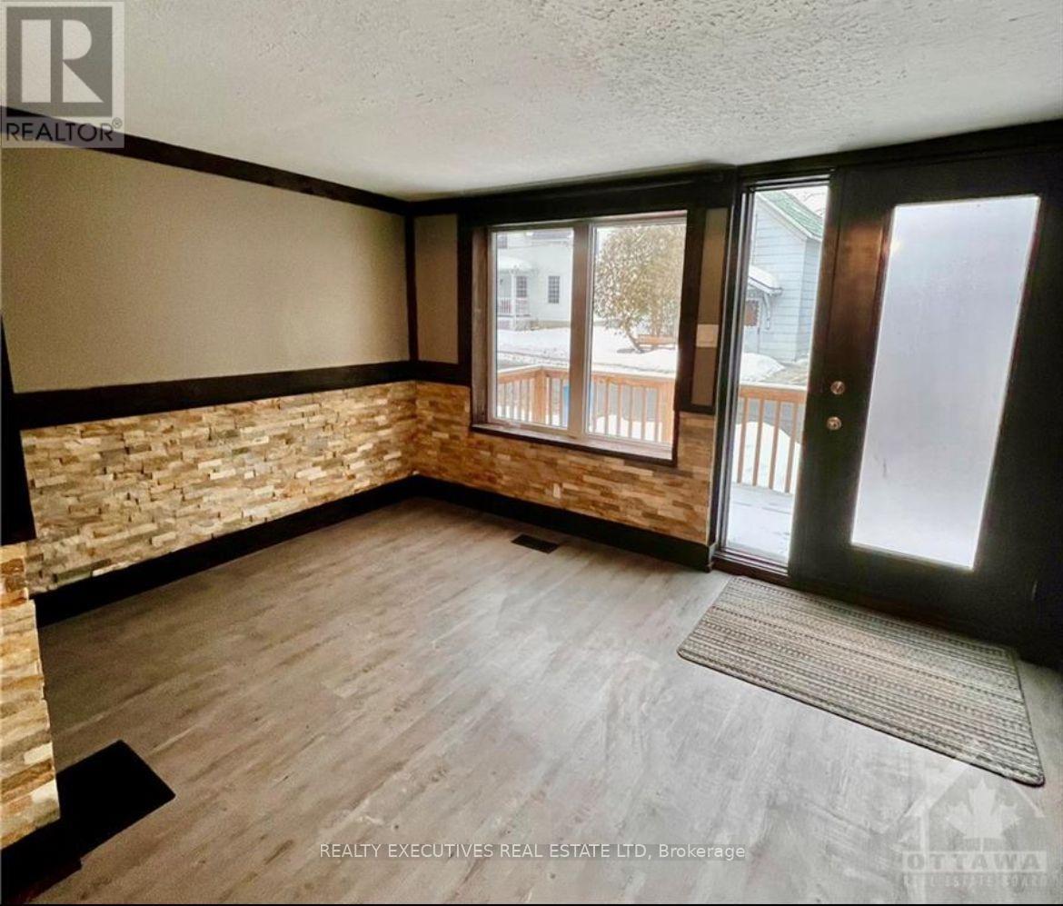 18 Mill Street, North Dundas, Ontario  K0C 1H0 - Photo 12 - X12913928